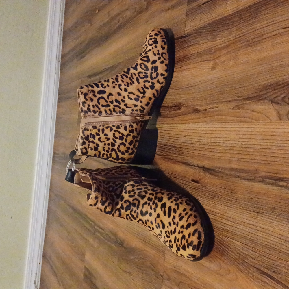Vionic Leopard print boots